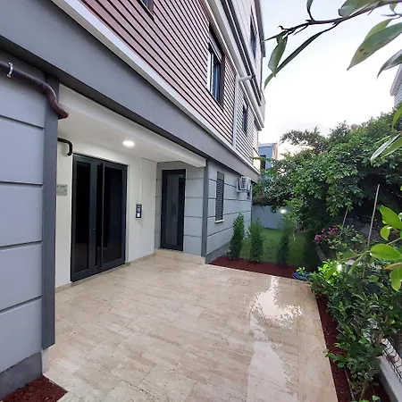 Apartmán New Flat With Big Living Spaces 4 Near By Lara *