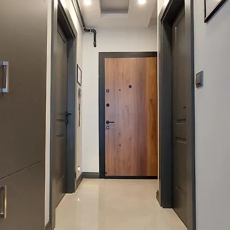 New Flat With Big Living Spaces 4 Near By Lara 公寓